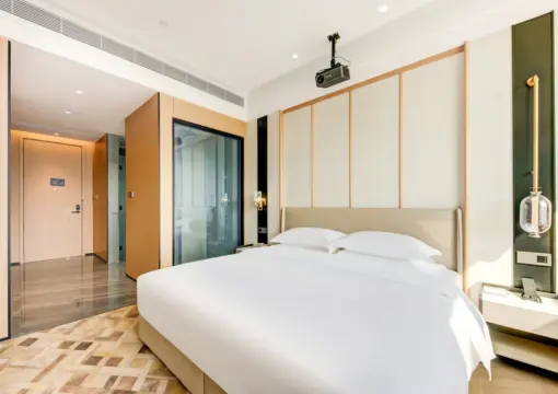 Deluxe Queen Room