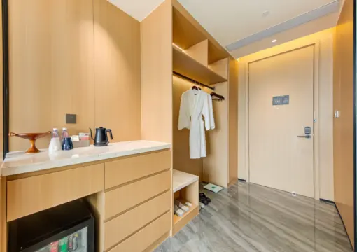 Deluxe Queen Room