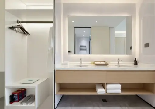 Elegant 2-Bed Room